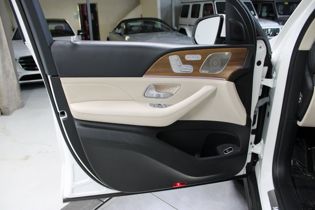 Used 2024 Mercedes-Benz GLS 450 4MATIC image 39