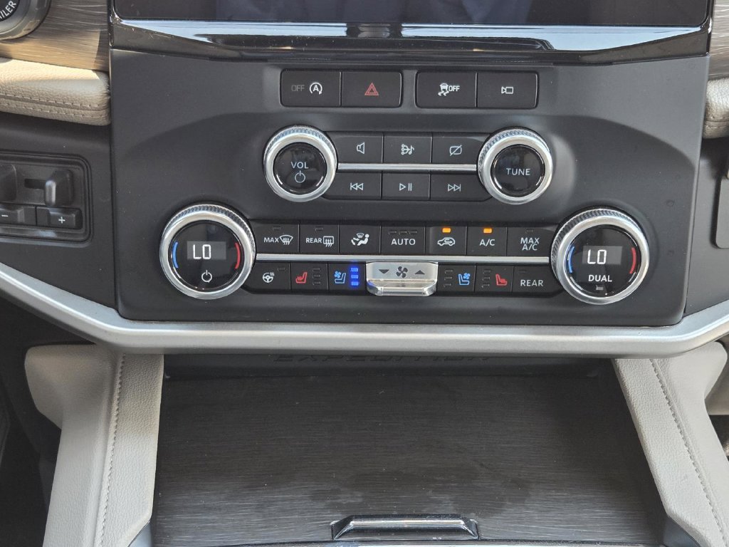 Used 2024 Ford Expedition Limited RWD image 16