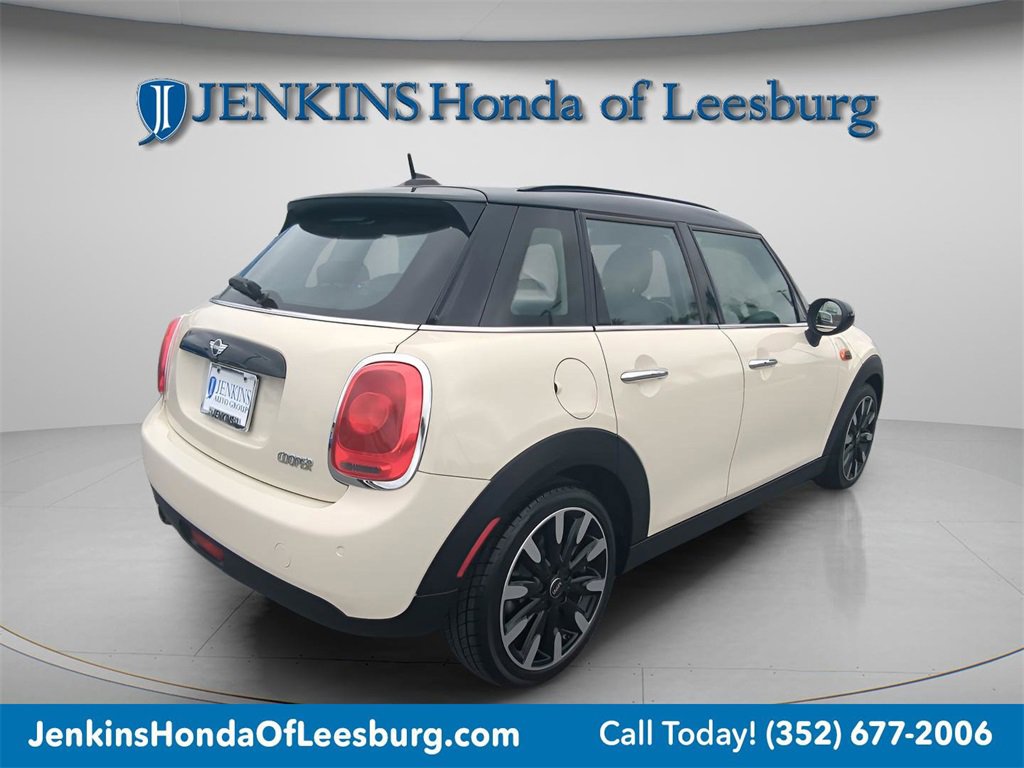 Used 2018 MINI Cooper 4-Door Hardtop image 3
