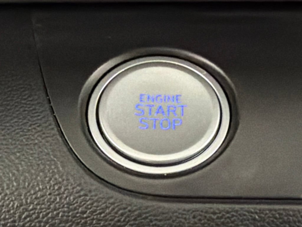 Used 2023 Hyundai Elantra SEL w/ Convenience Package FWD image 29
