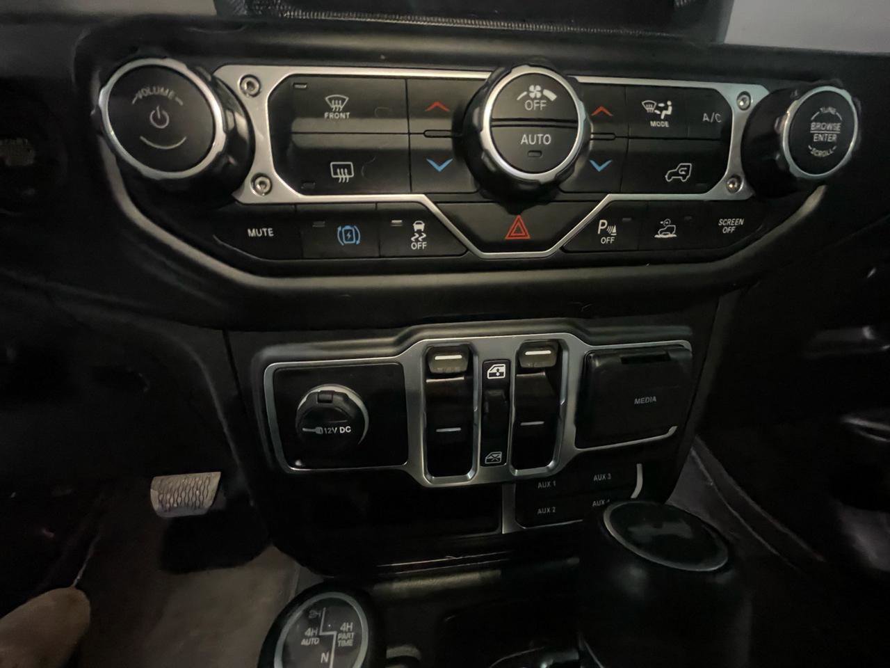 Used 2022 Jeep Wrangler Unlimited Sahara image 18