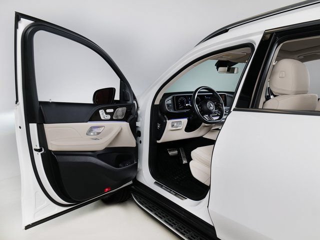 Used 2024 Mercedes-Benz GLS 580 4MATIC image 26