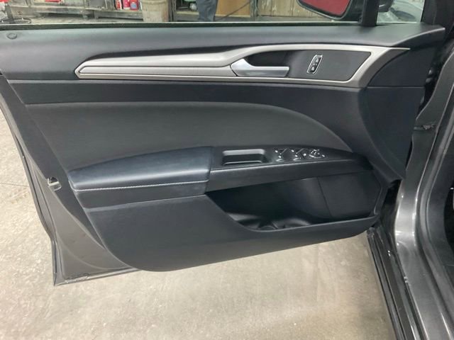 Used 2018 Ford Fusion SE w/ Fusion SE Technology Package image 5