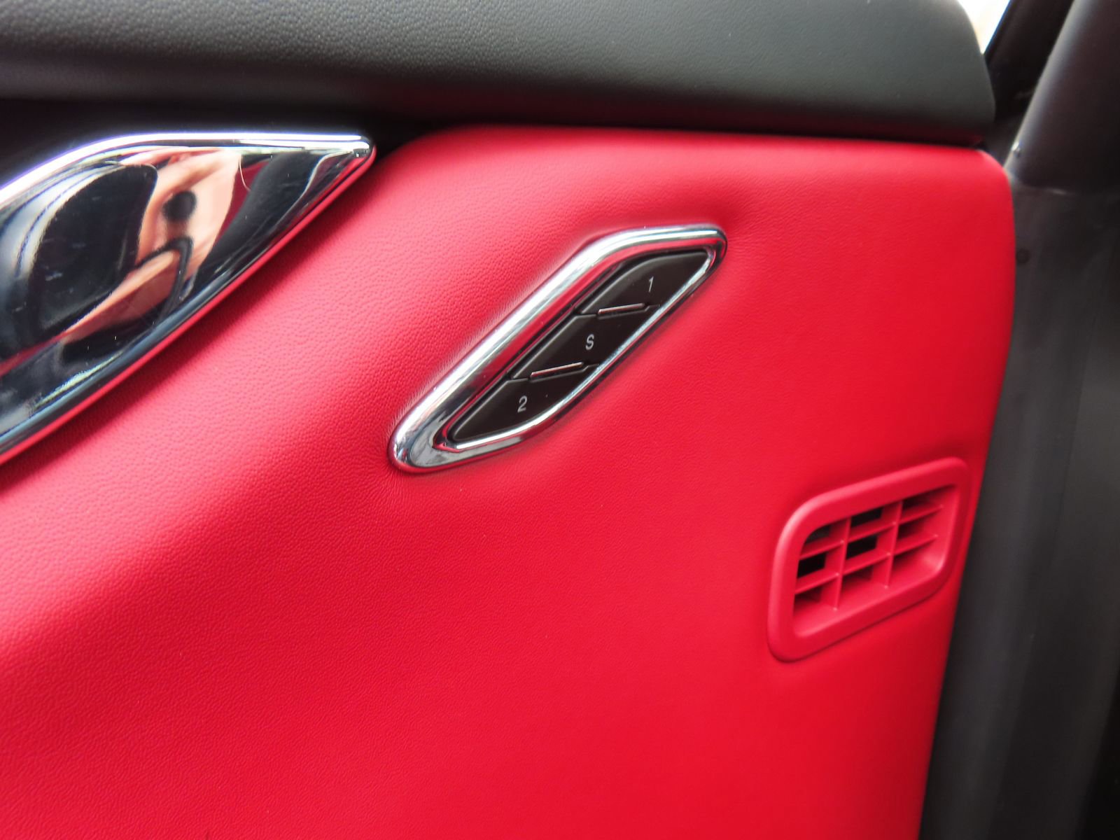 Used 2022 Maserati Quattroporte Modena Q4 image 16