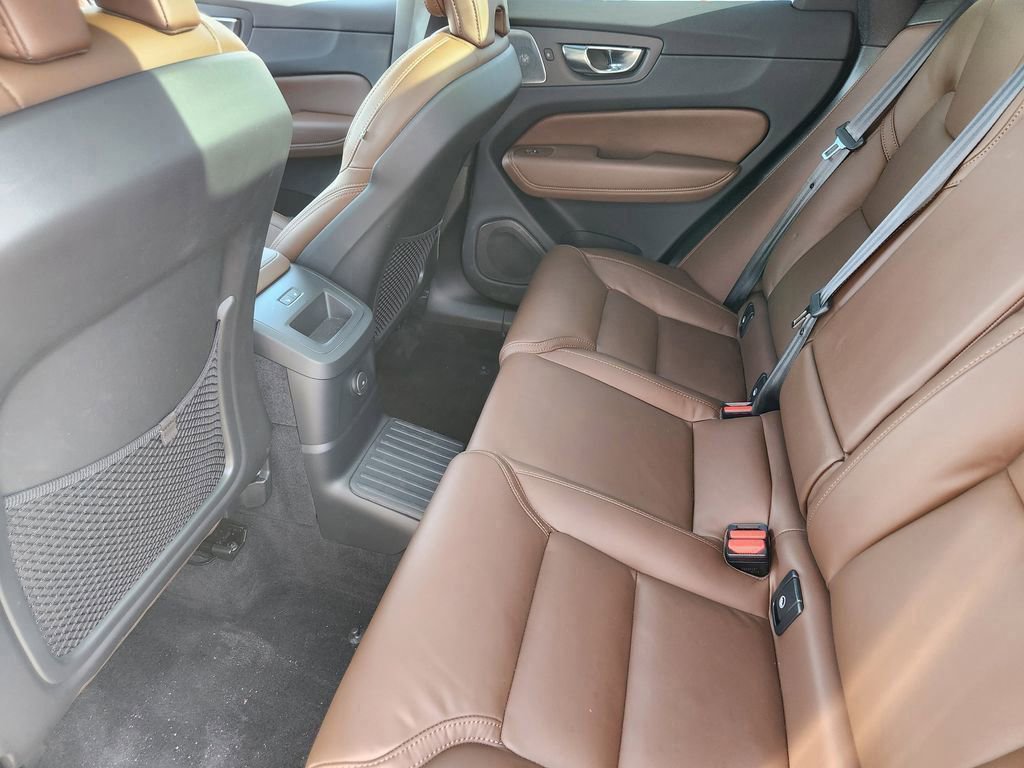 Used 2023 Volvo XC60 T8 Ultimate image 19