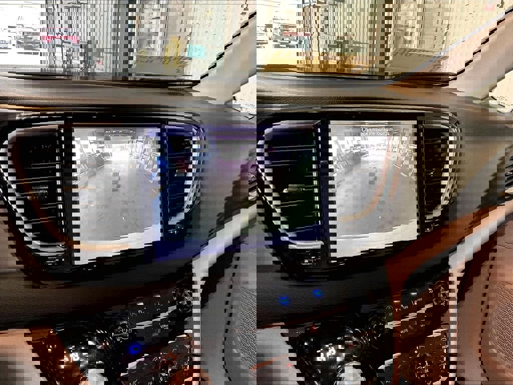 Used 2023 Chrysler Pacifica Touring-L image 20