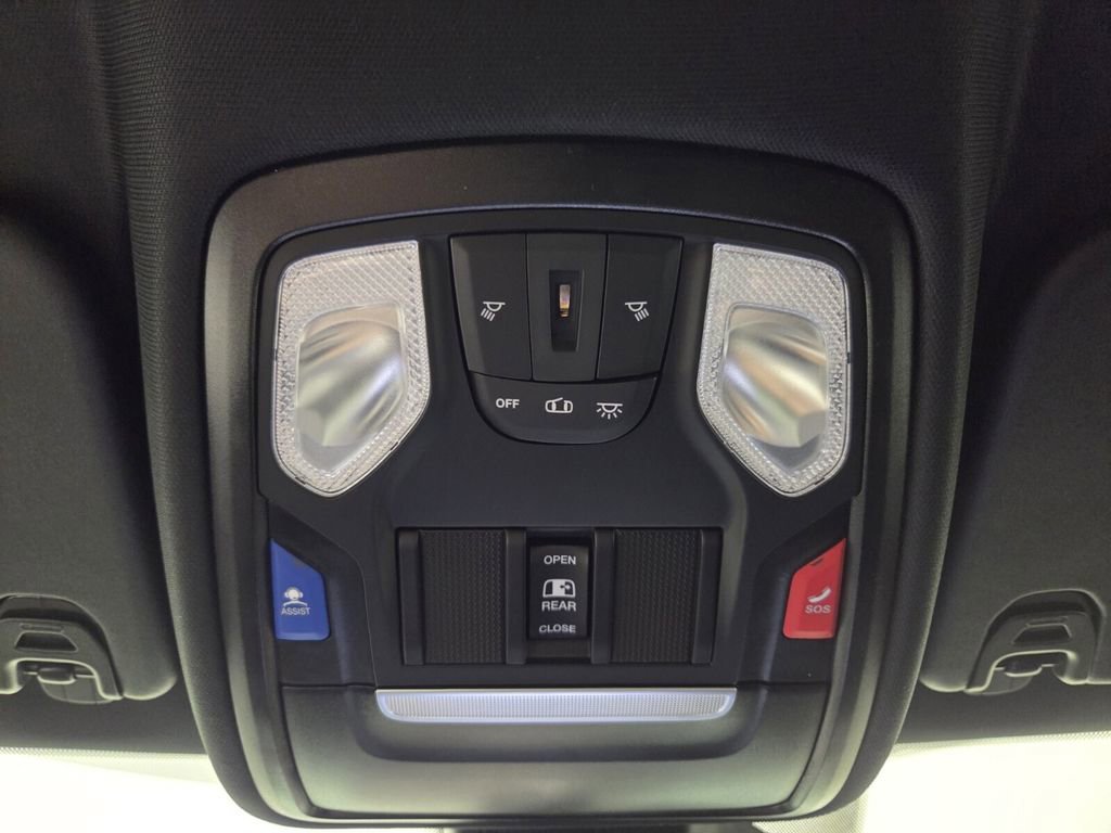 Used 2023 Chrysler Pacifica Touring-L FWD image 14