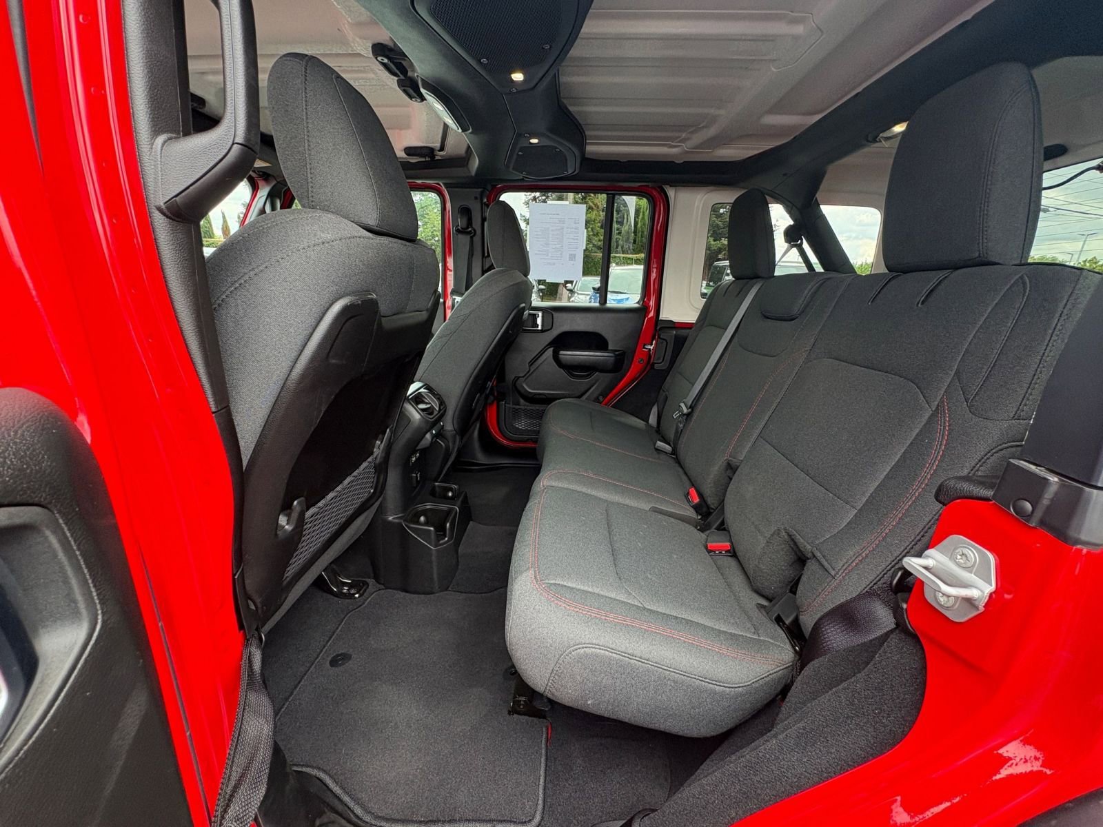 Used 2025 Jeep Wrangler Unlimited Rubicon AWD/4WD image 24