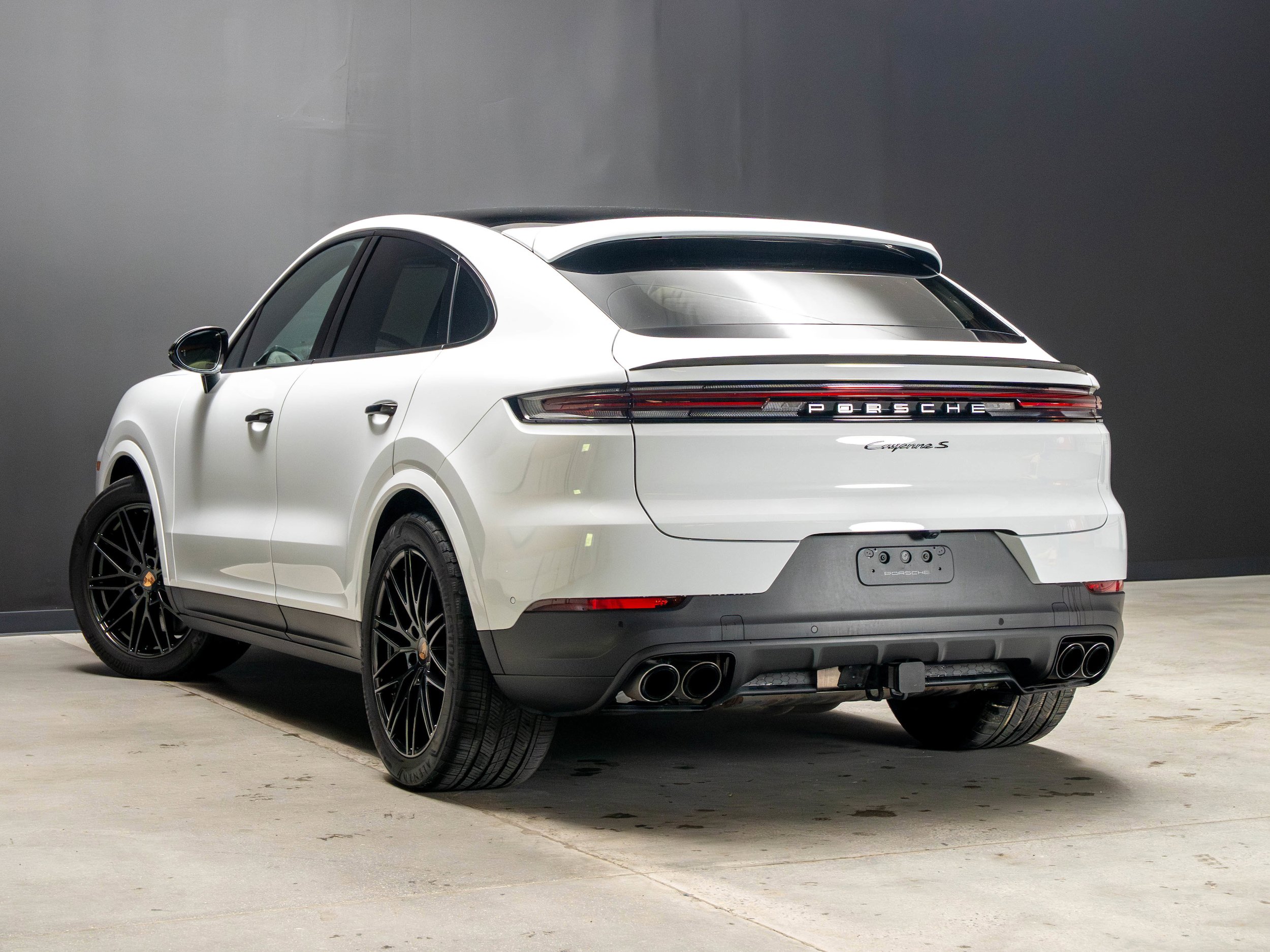 Certified 2025 Porsche Cayenne S AWD/4WD image 3