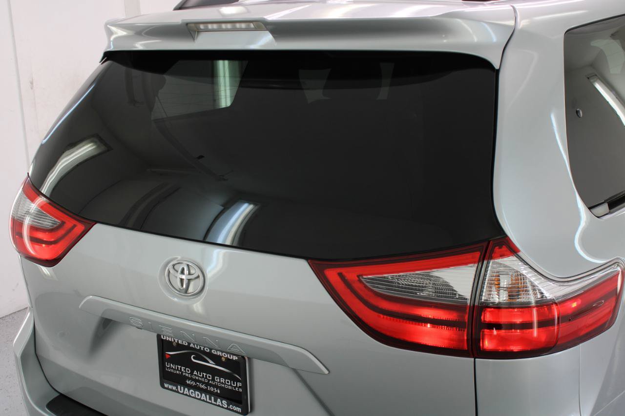 Used 2020 Toyota Sienna XLE Premium FWD image 14