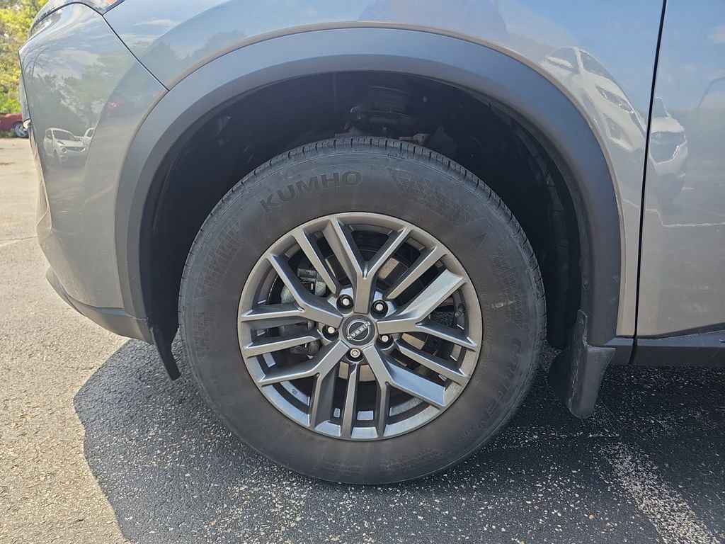 Used 2023 Nissan Rogue S AWD/4WD image 38