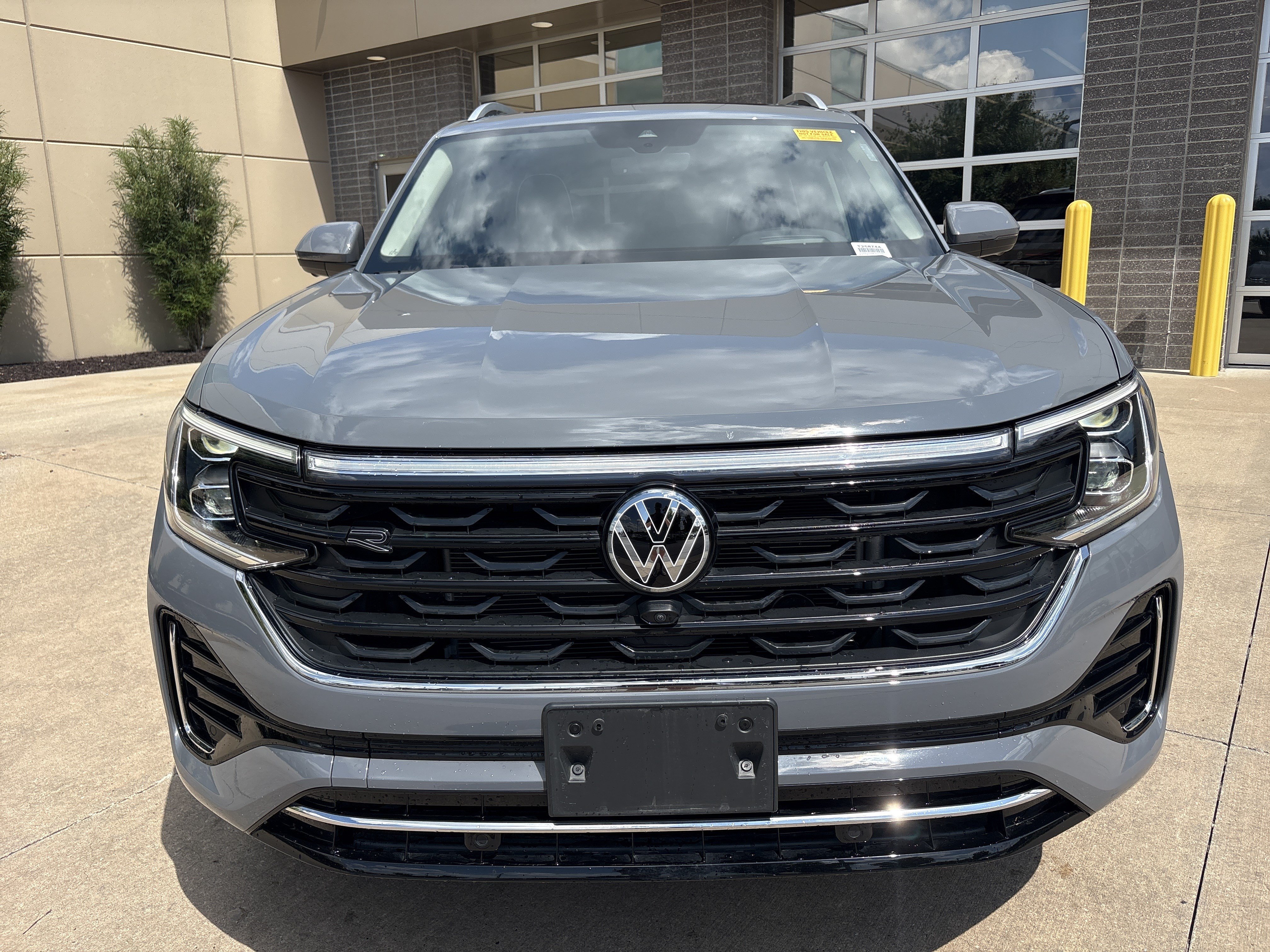 Used 2025 Volkswagen Atlas SEL Premium R-Line AWD/4WD image 3