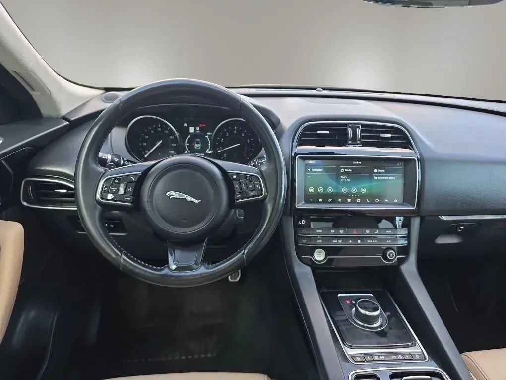 Used 2019 Jaguar F-PACE Premium AWD/4WD image 14