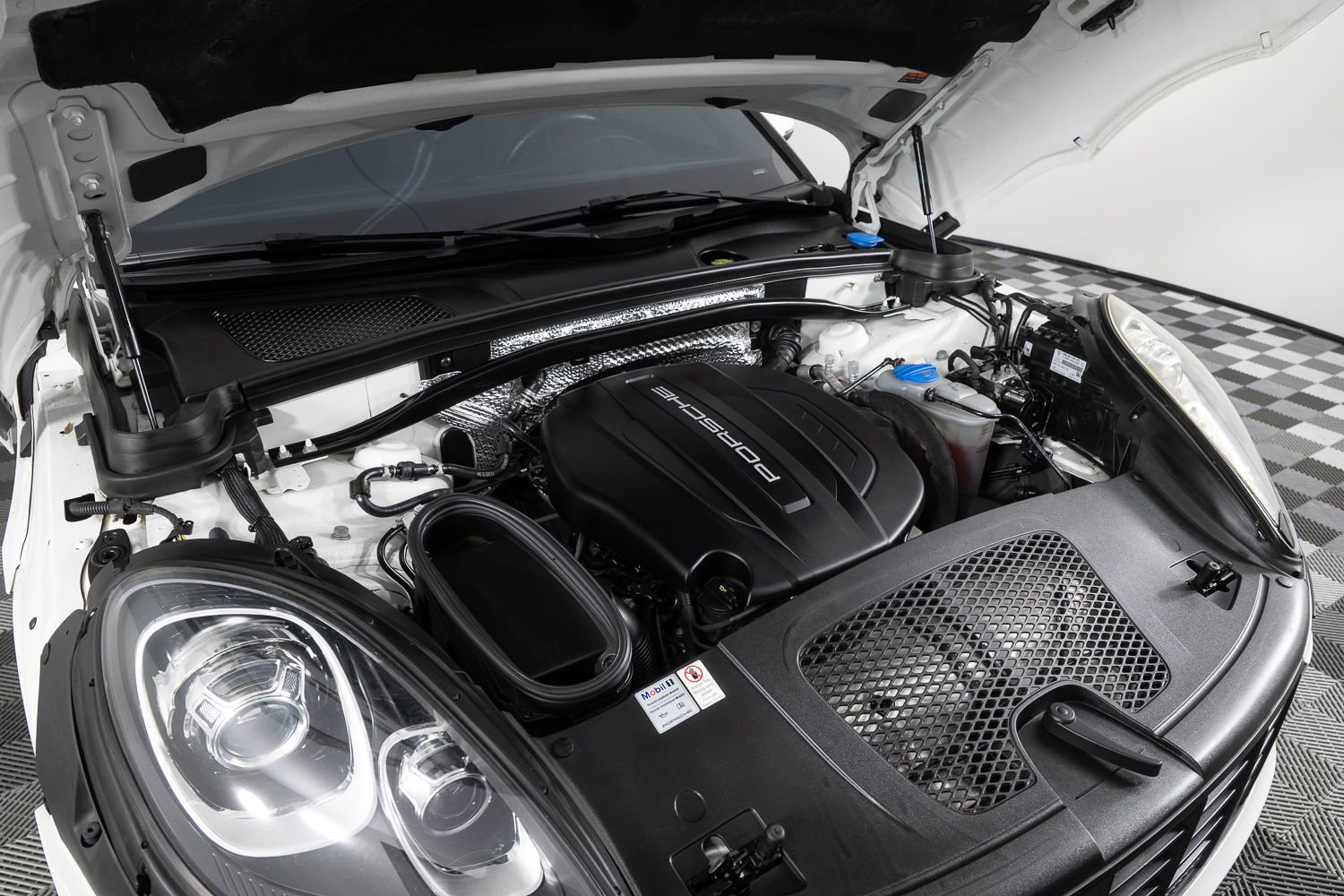 Used 2018 Porsche Macan image 41