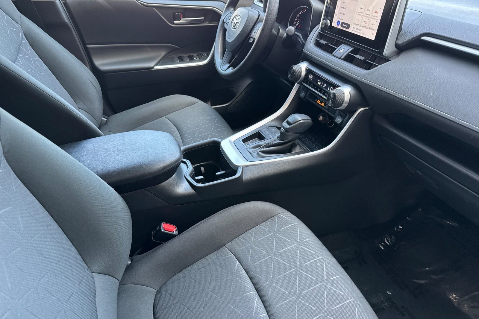 Used 2024 Toyota RAV4 XLE w/ Convenience Package FWD image 20