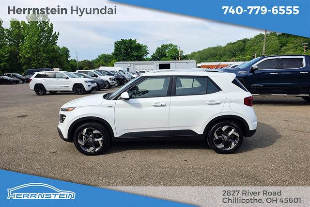 Used 2025 Hyundai Venue SEL FWD image 4
