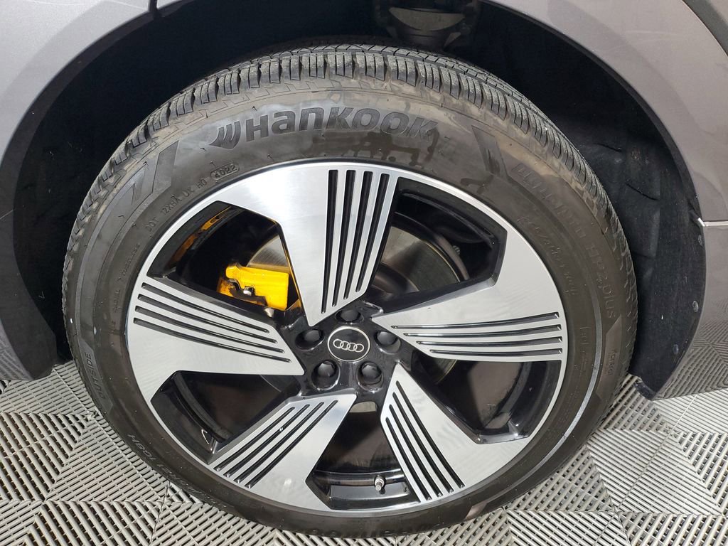 Used 2023 Audi e-tron Premium Plus w/ Premium Plus Package image 11