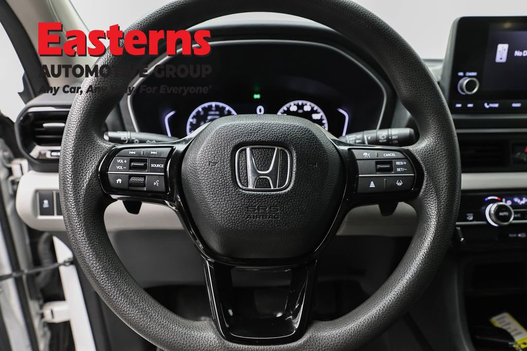 Used 2023 Honda Pilot LX image 10