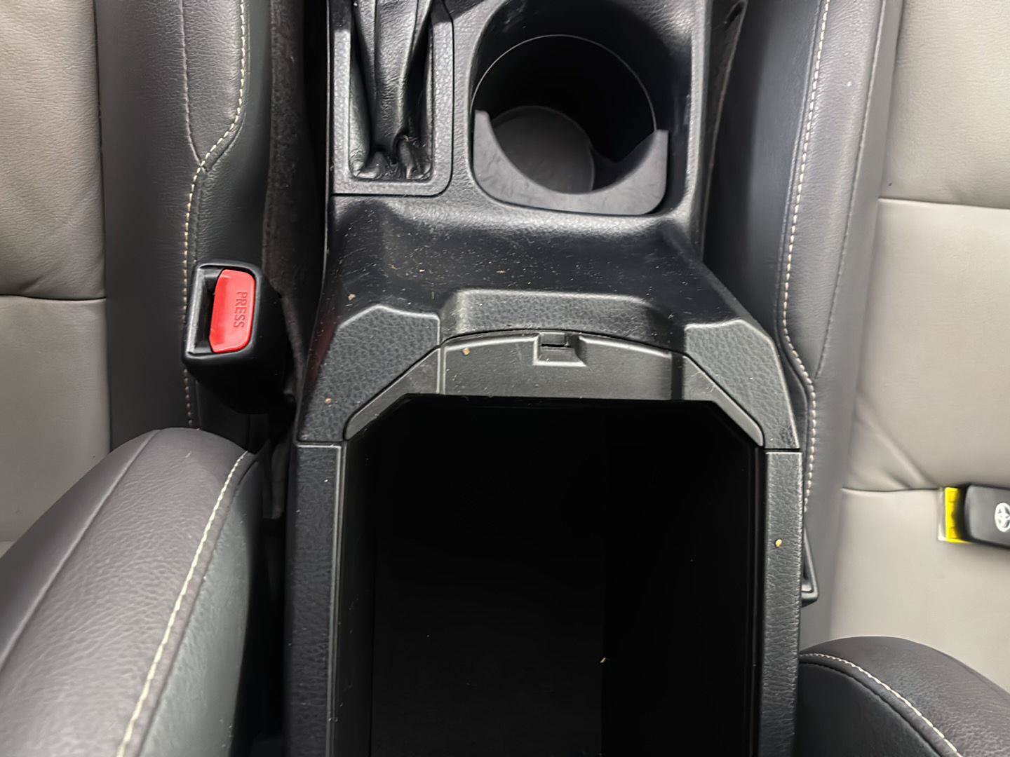 Used 2015 Toyota RAV4 Limited AWD/4WD image 36