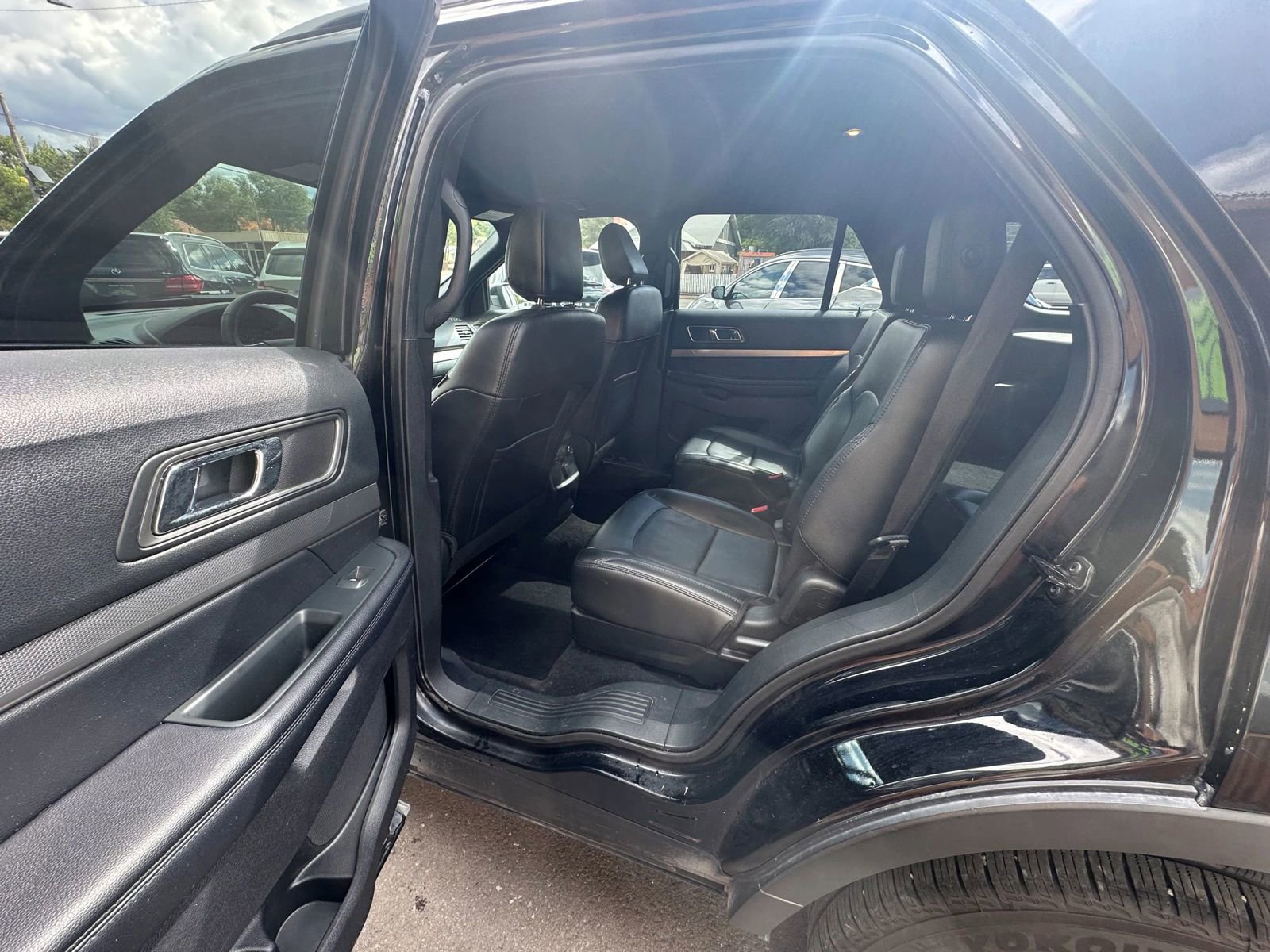 Used 2018 Ford Explorer XLT w/ Equipment Group 202A image 19