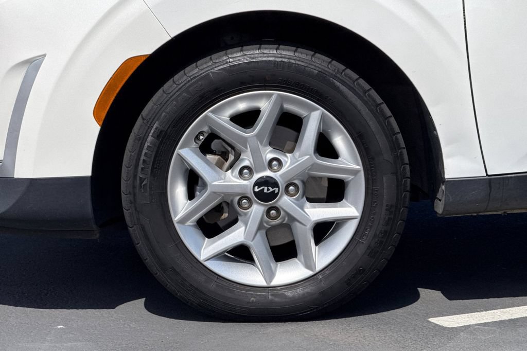 Used 2024 Kia Soul LX w/ Option Group 015 FWD image 15