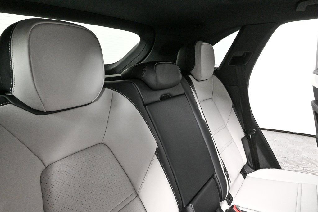 New 2026 Porsche Cayenne image 25