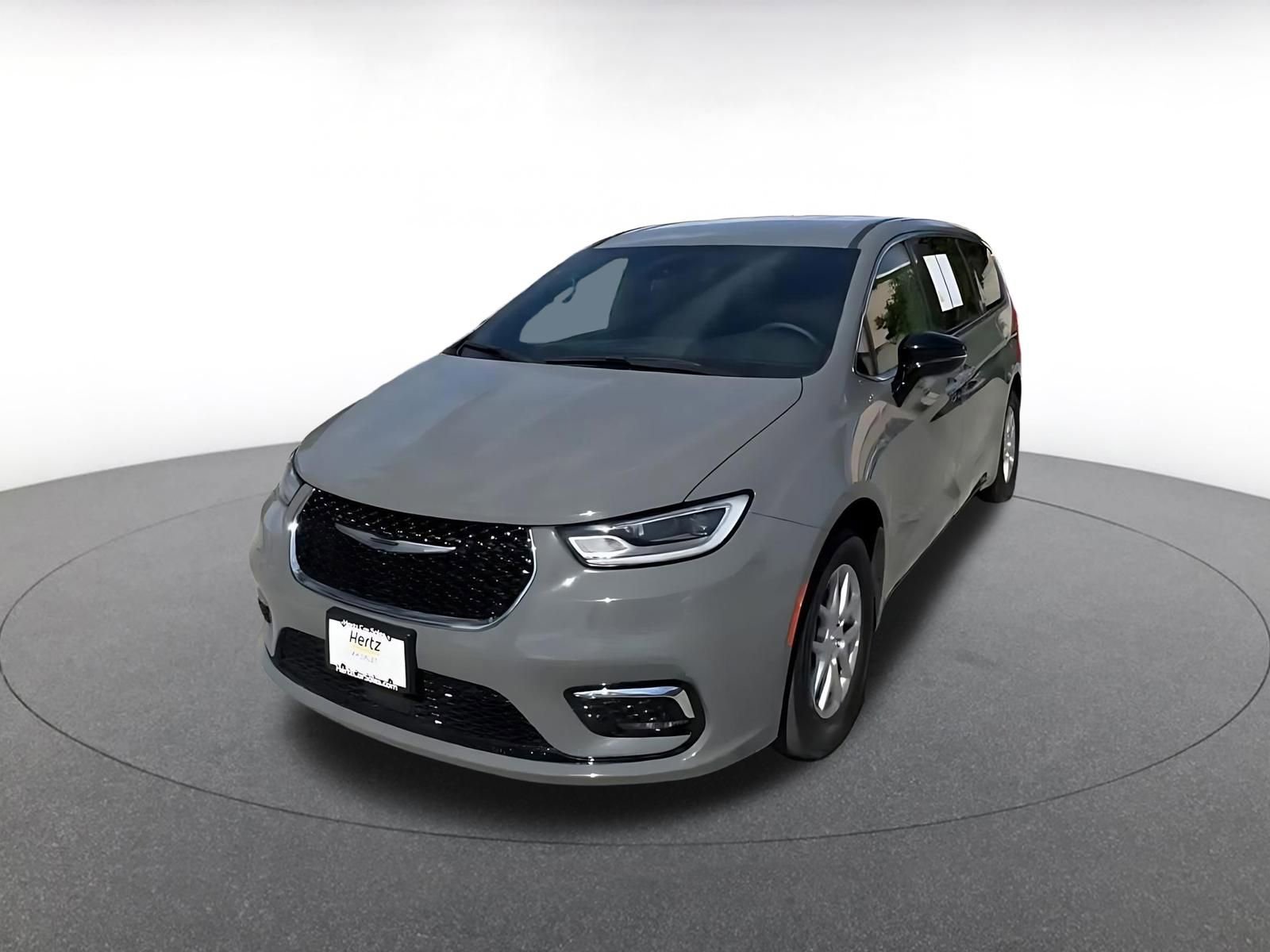 Used 2025 Chrysler Pacifica Select image 7