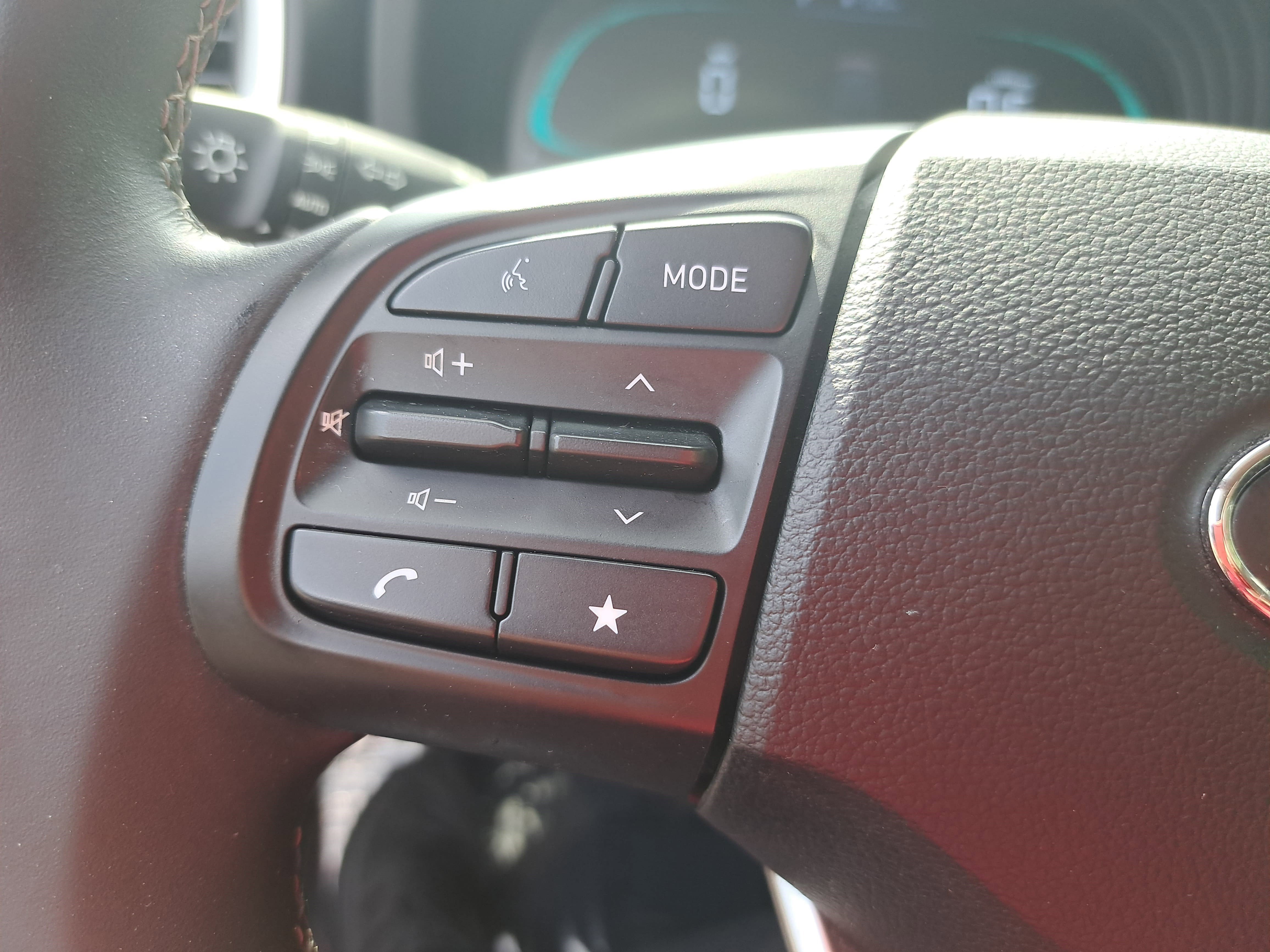 Used 2023 Hyundai Venue SEL FWD image 16