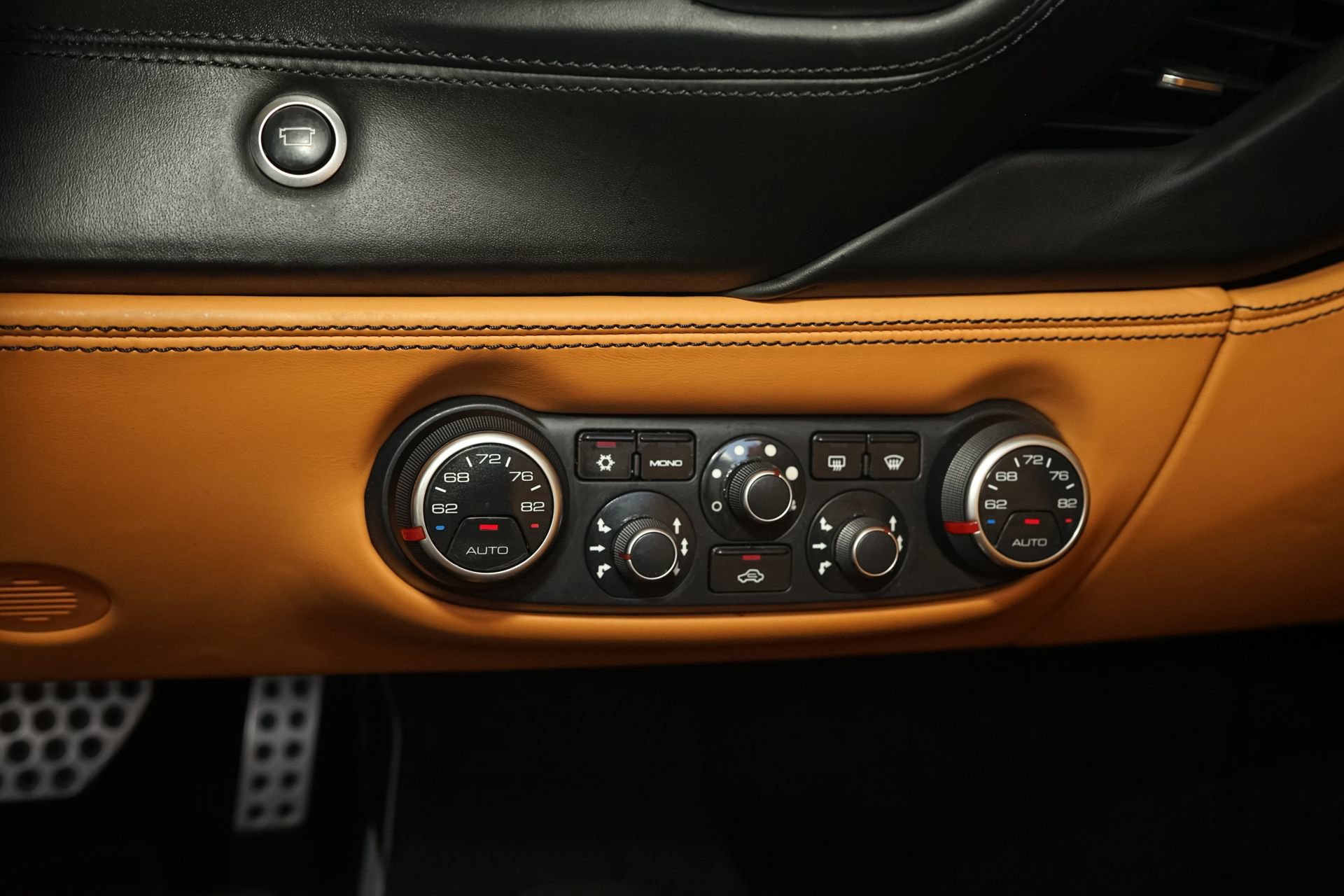 Used 2018 Ferrari 488 Spider RWD image 18