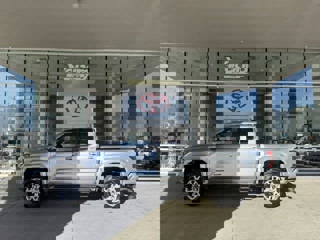 New 2025 Toyota Tacoma SR5