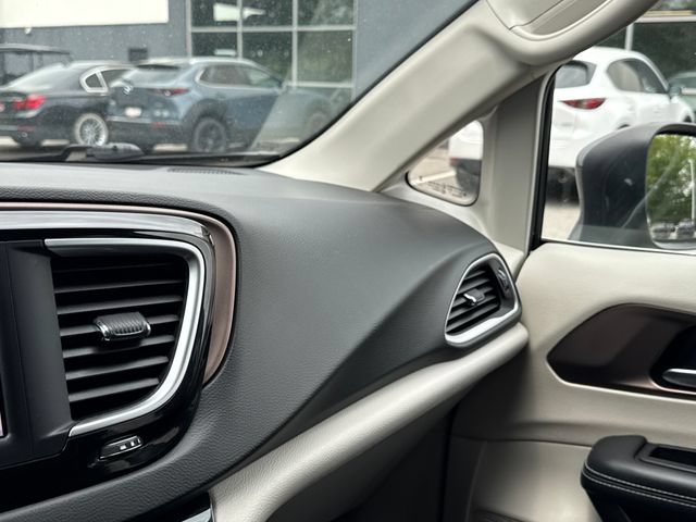 Used 2023 Chrysler Voyager LX FWD image 31