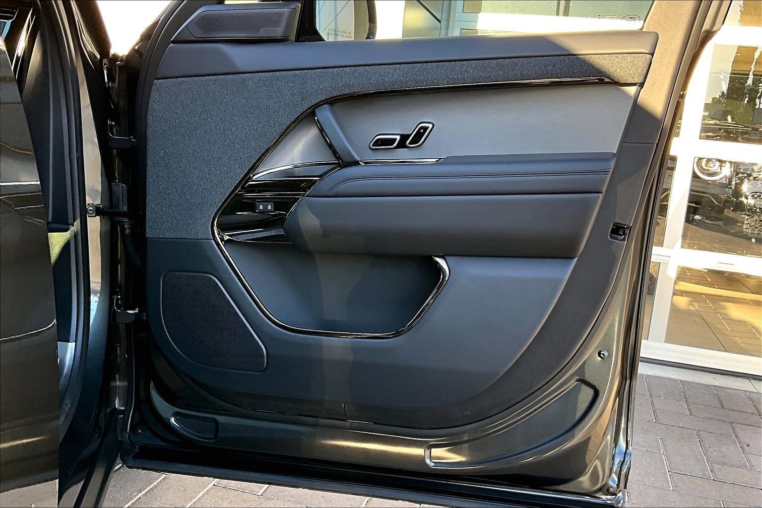 Used 2025 Land Rover Range Rover Sport Dynamic SE image 24