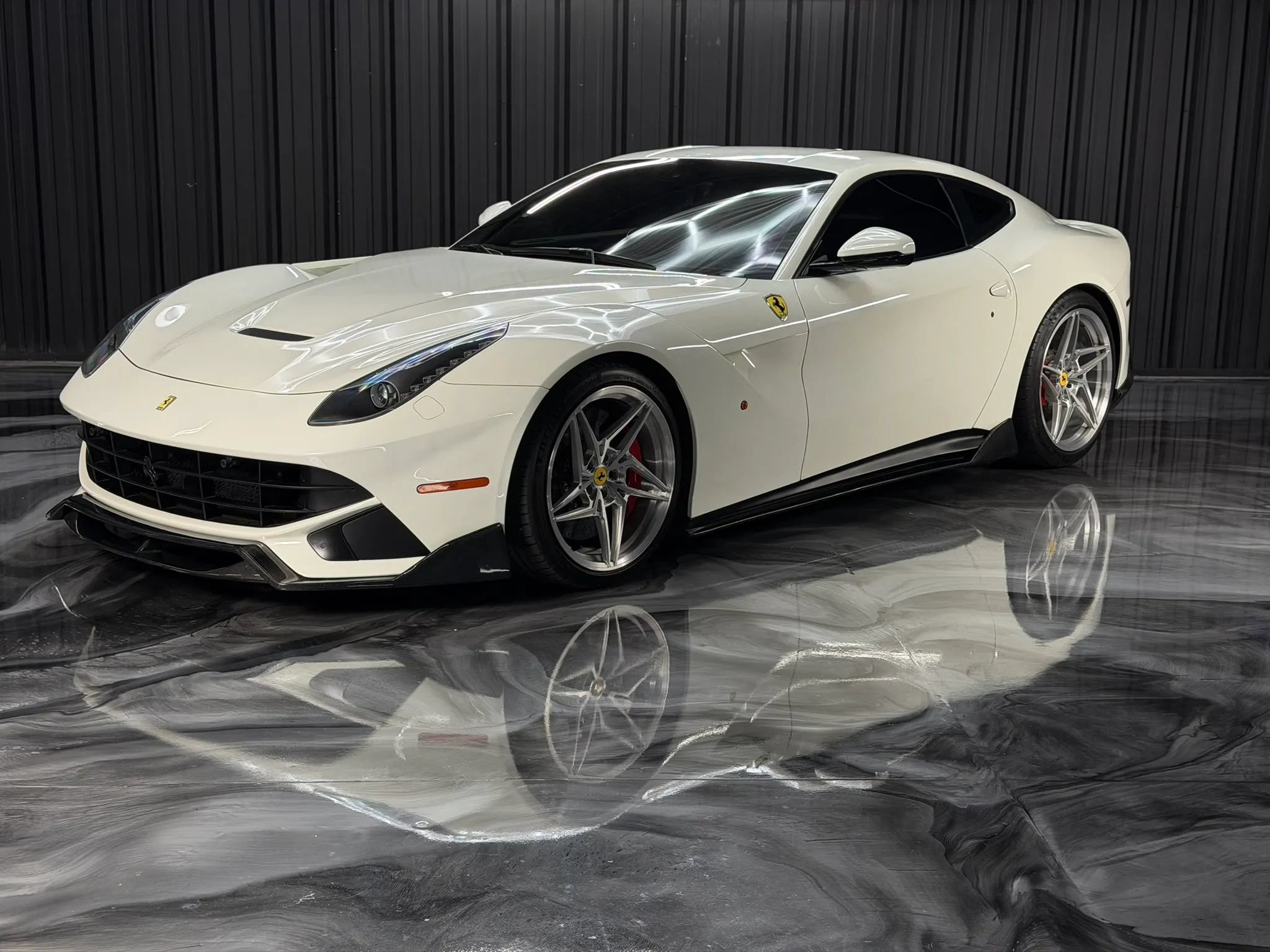 Used 2015 Ferrari F12 Berlinetta RWD image 2