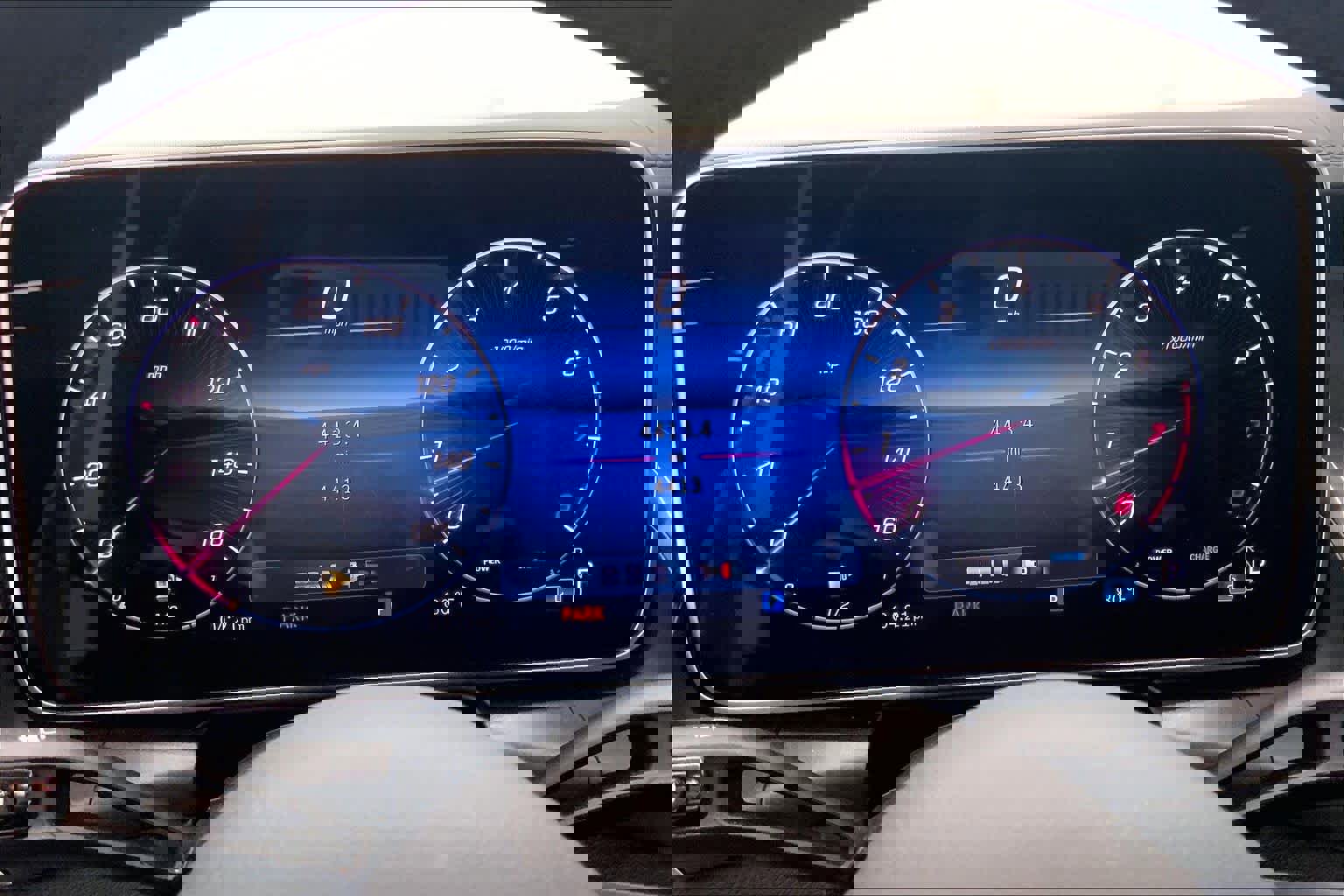 Used 2025 Mercedes-Benz GLC 300 image 23