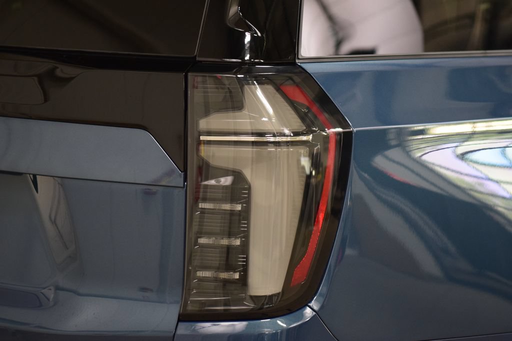 New 2026 Chevrolet Suburban Premier AWD/4WD image 19