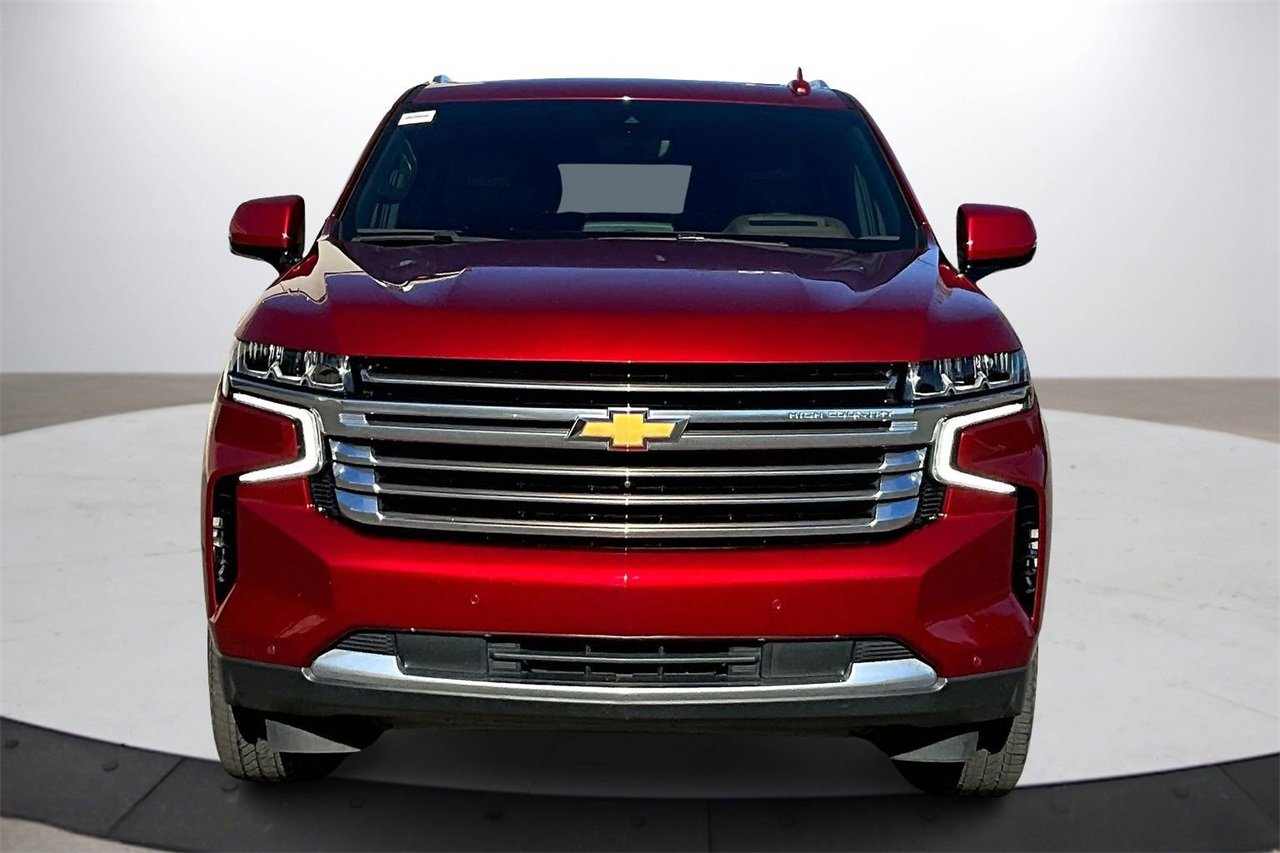 Used 2024 Chevrolet Suburban High Country image 3