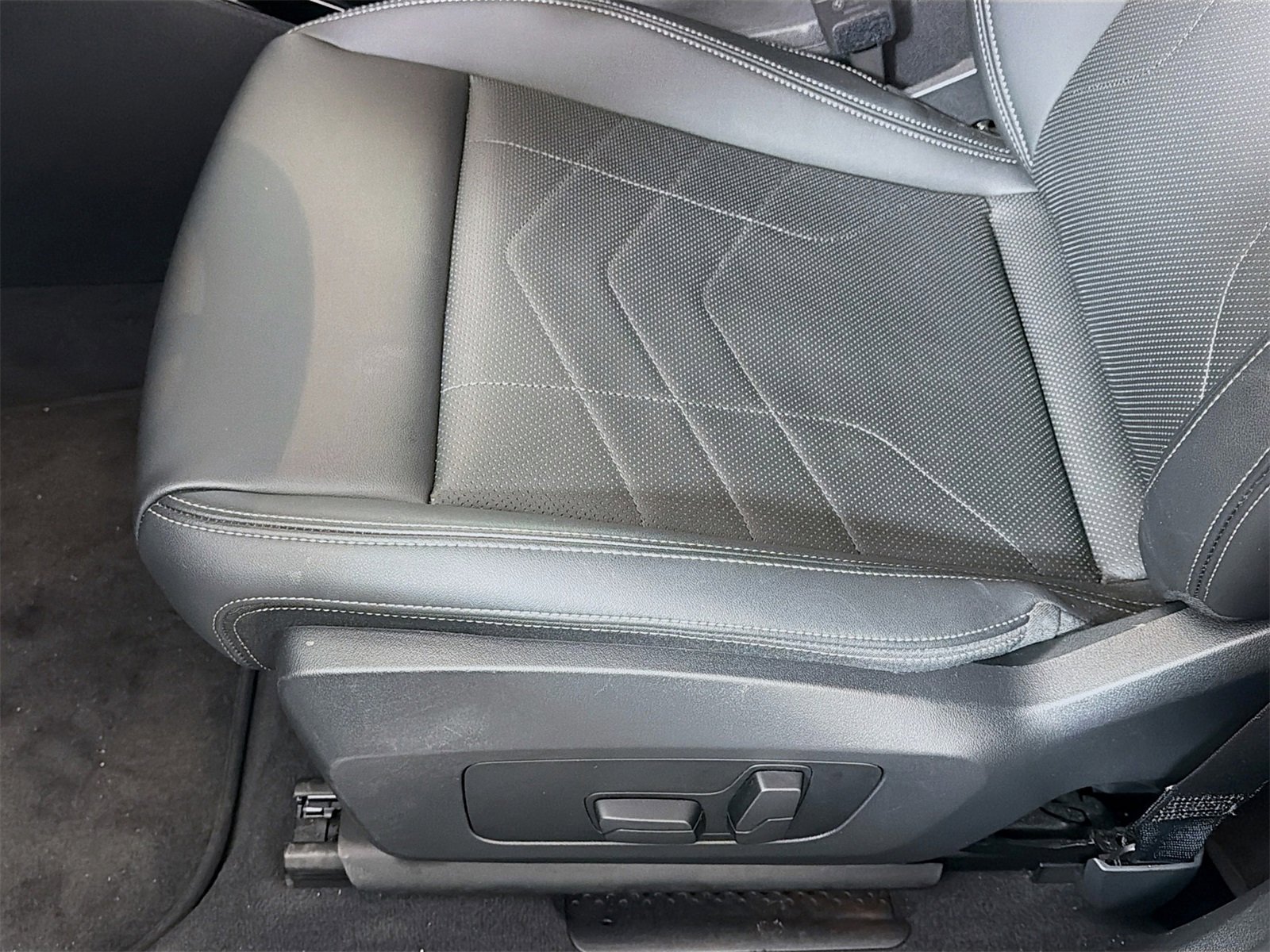 Used 2025 BMW X2 xDrive28i image 22