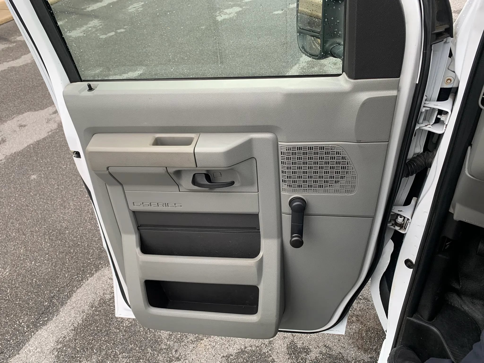 Used 2019 Ford E-350 and Econoline 350 Super Duty RWD image 6