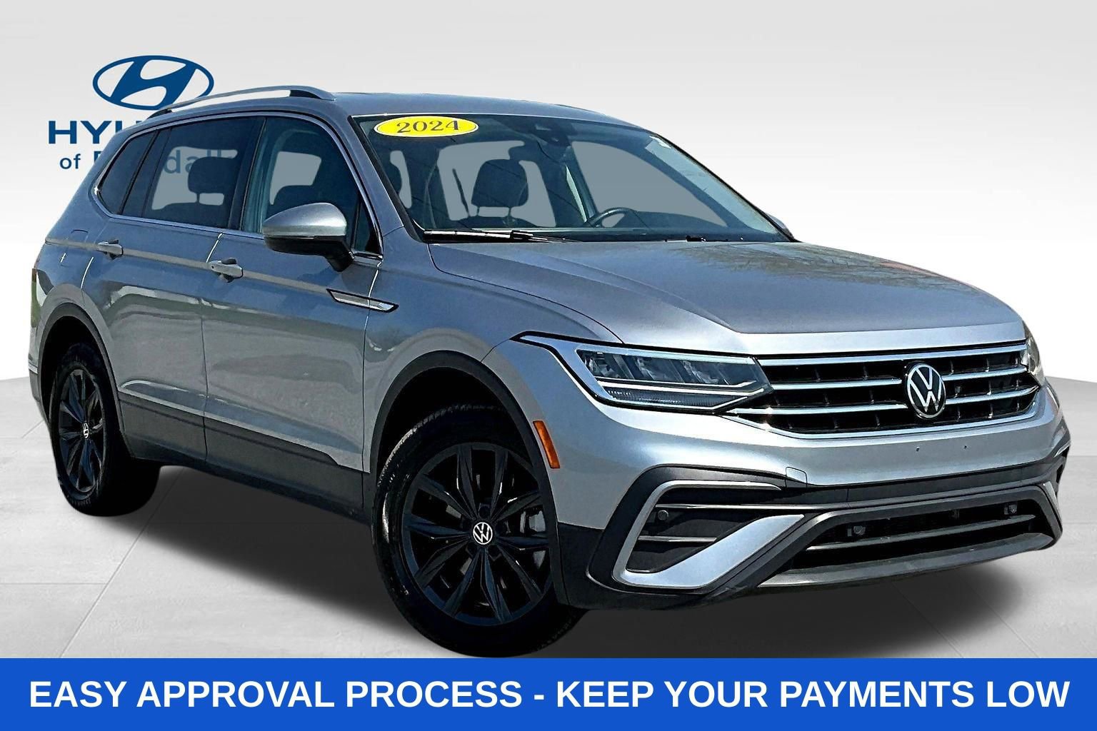 Used 2024 Volkswagen Tiguan SE image 3