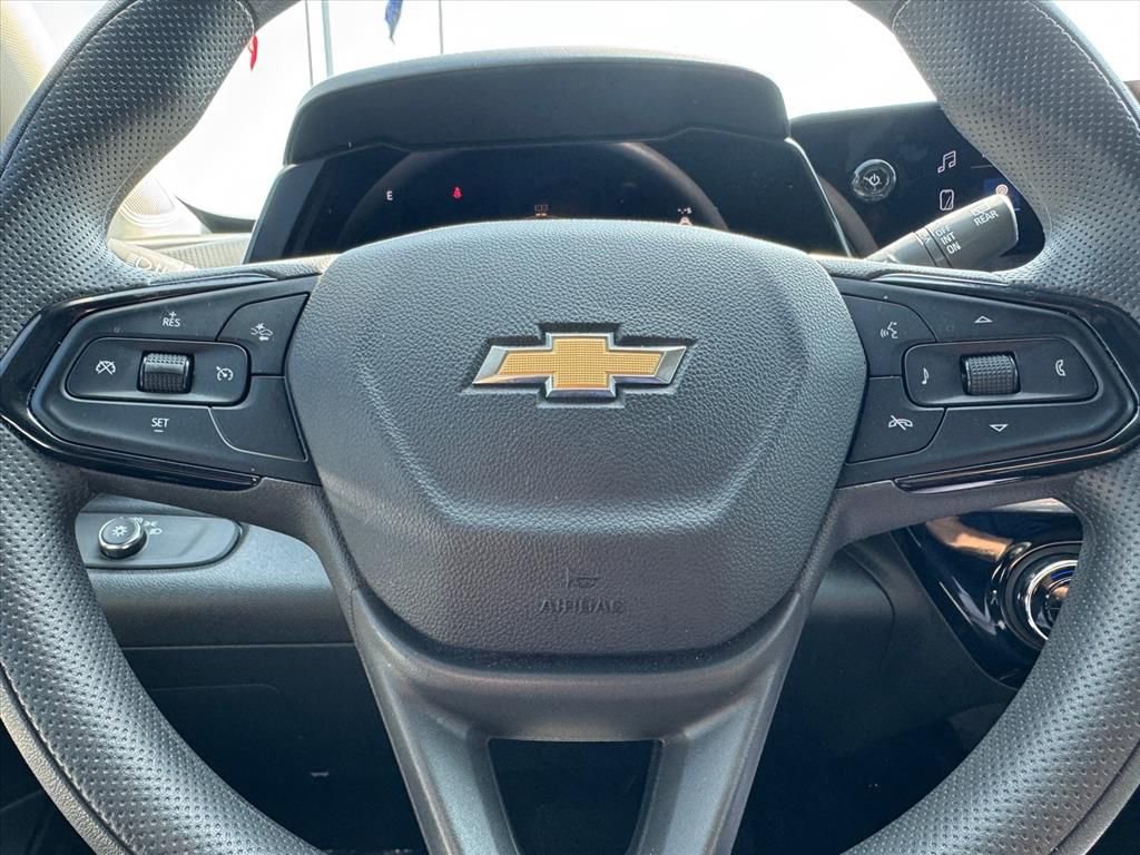 Used 2024 Chevrolet Trax LT w/ LPO, Blackout Package FWD image 15