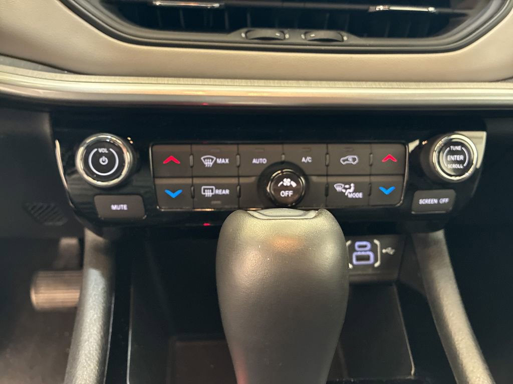 Used 2025 Jeep Compass Limited AWD/4WD image 19