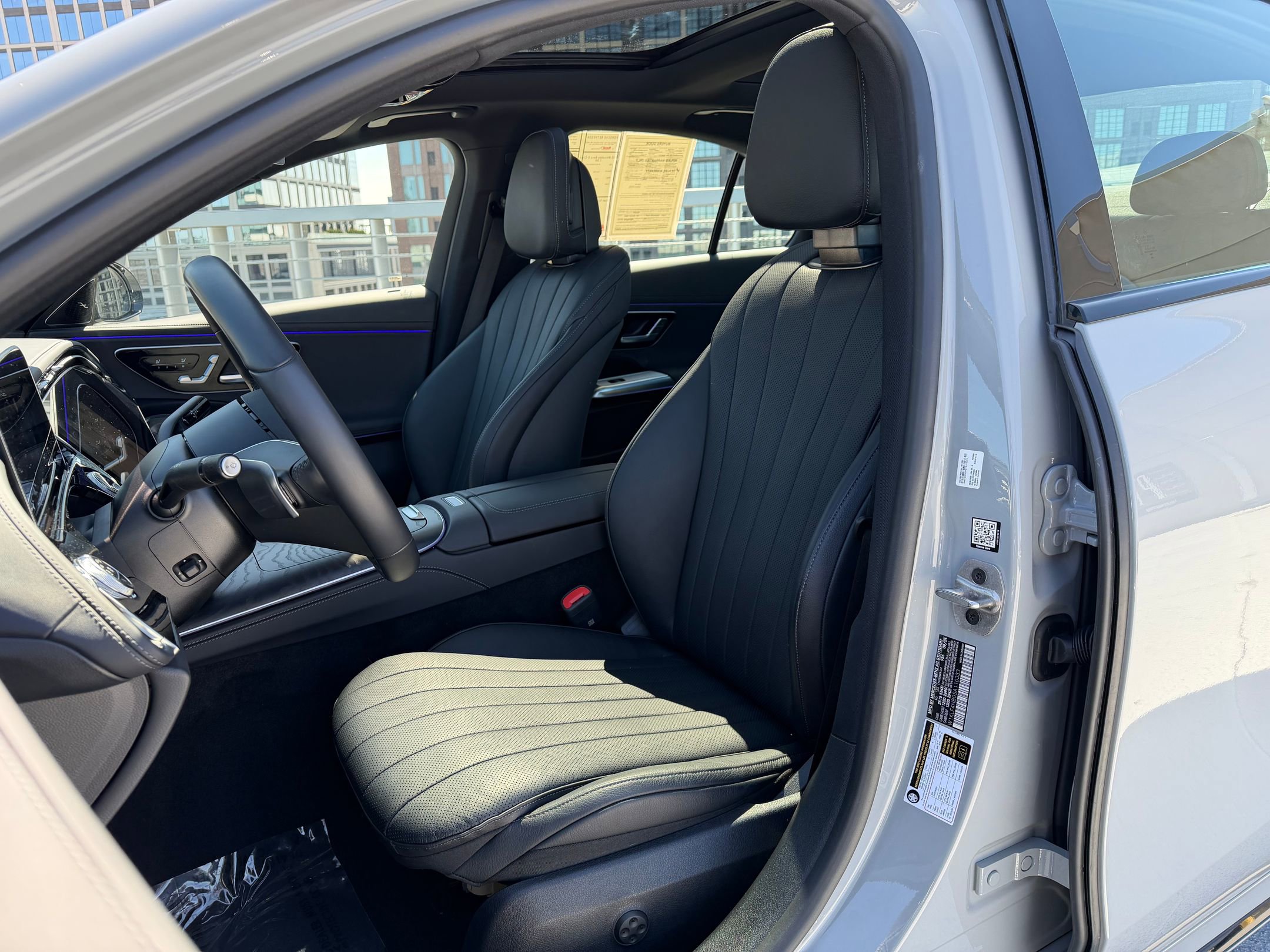 Used 2025 Mercedes-Benz E 350 4MATIC Sedan image 5