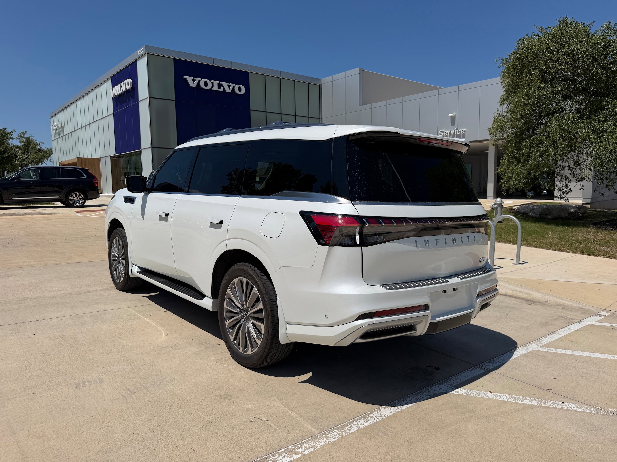 Used 2026 INFINITI QX80 Luxe w/ Exterior Package RWD image 4