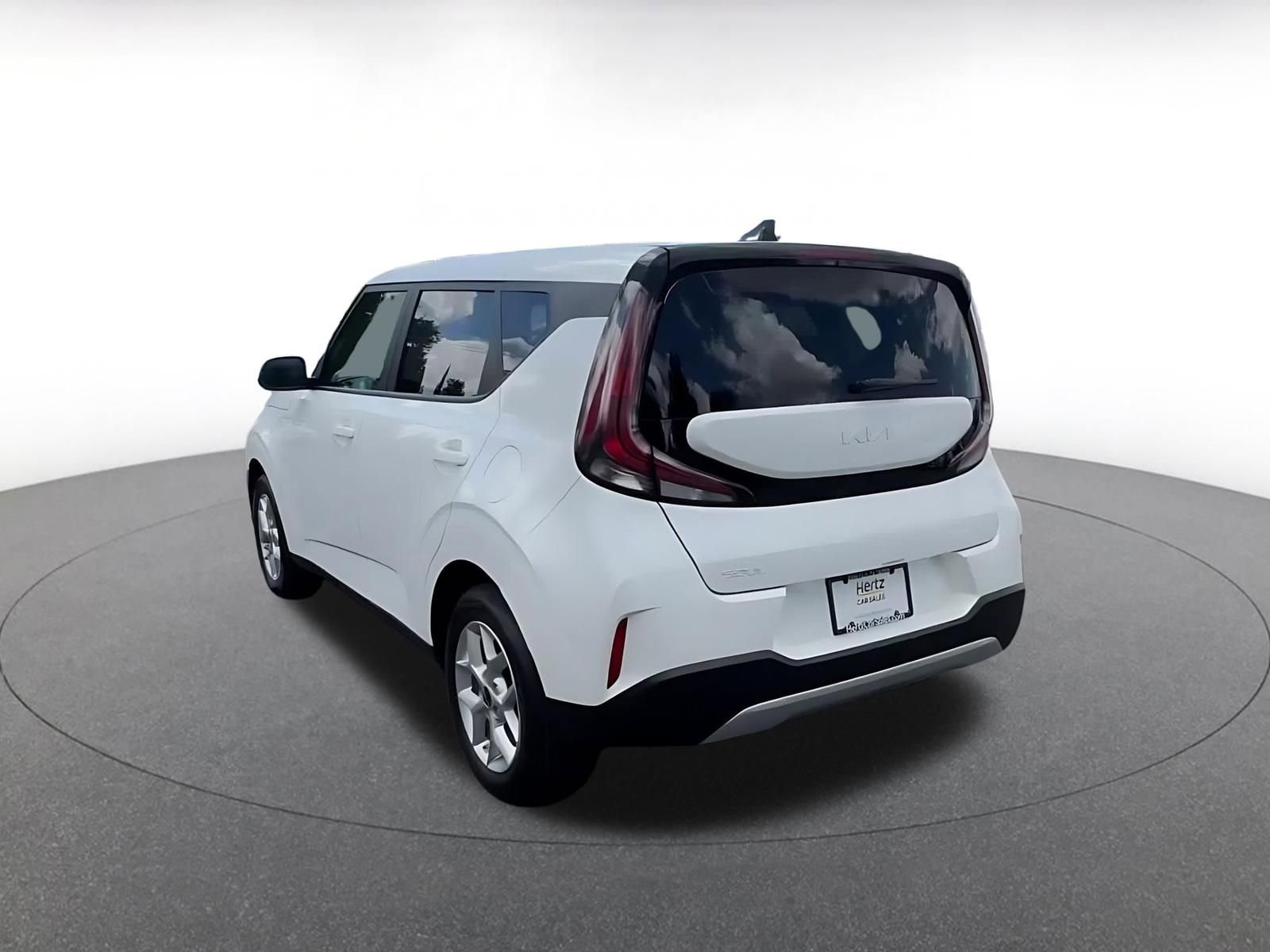 Used 2025 Kia Soul LX w/ LX Technology Package FWD image 11