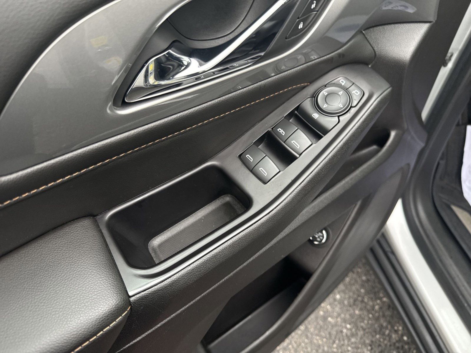 Used 2018 Chevrolet Traverse LT w/ LPO, Cargo Package image 14