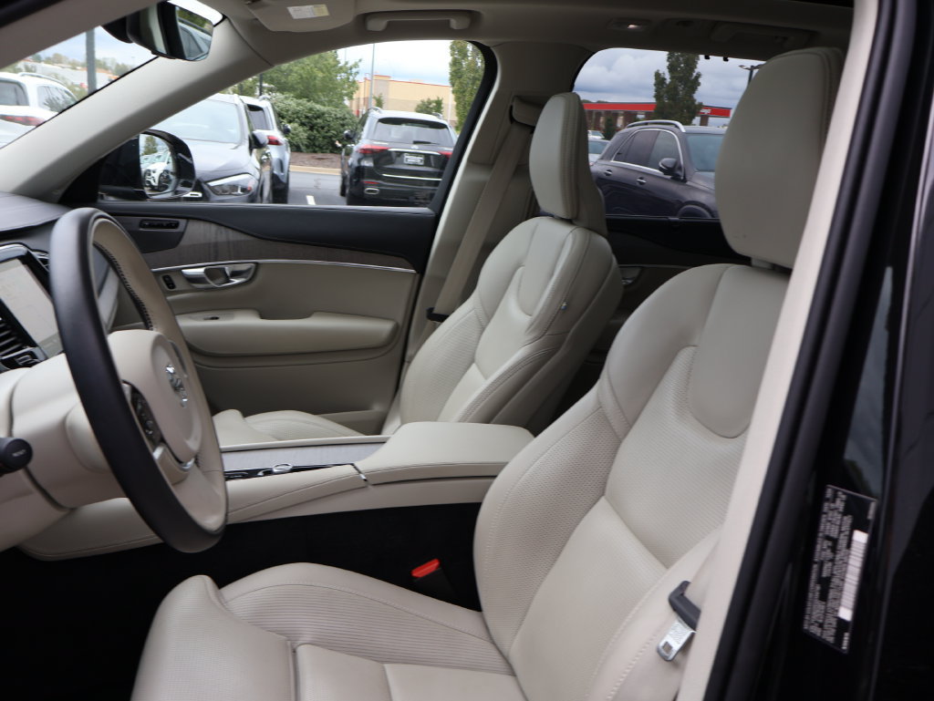Used 2025 Volvo XC90 B6 Ultra w/ Protection Package Premier AWD/4WD image 18