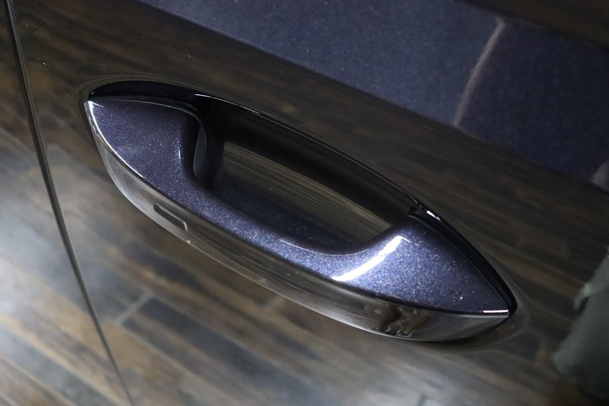 Used 2025 Volkswagen ID. Buzz Pro S RWD image 9