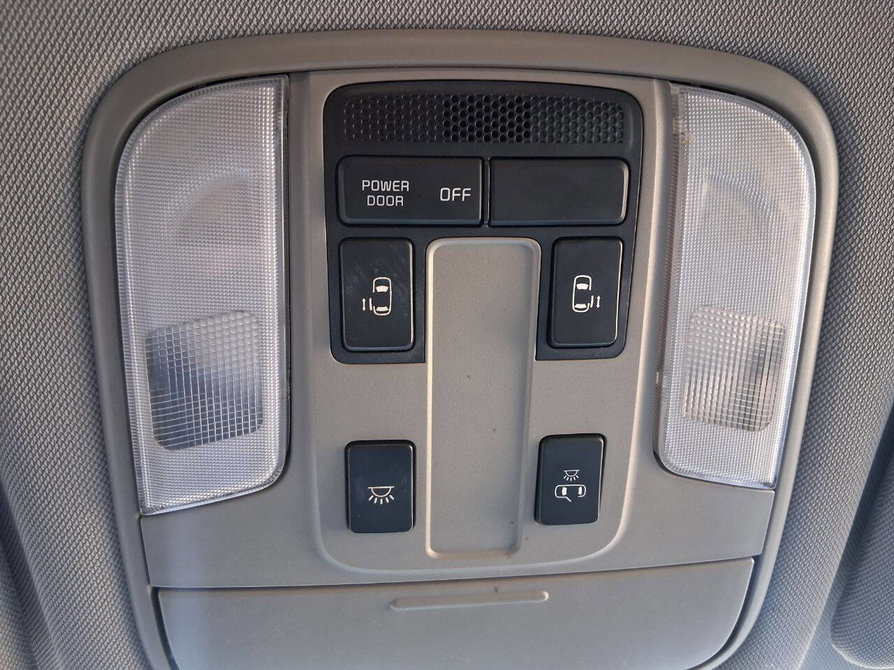 Used 2017 Kia Sedona LX FWD image 14