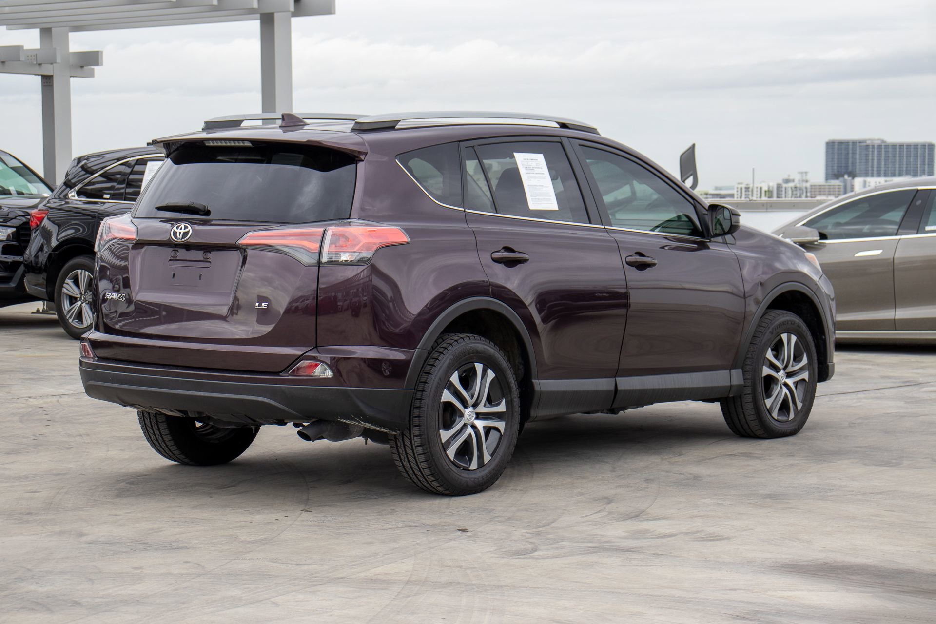 Used 2018 Toyota RAV4 LE image 5