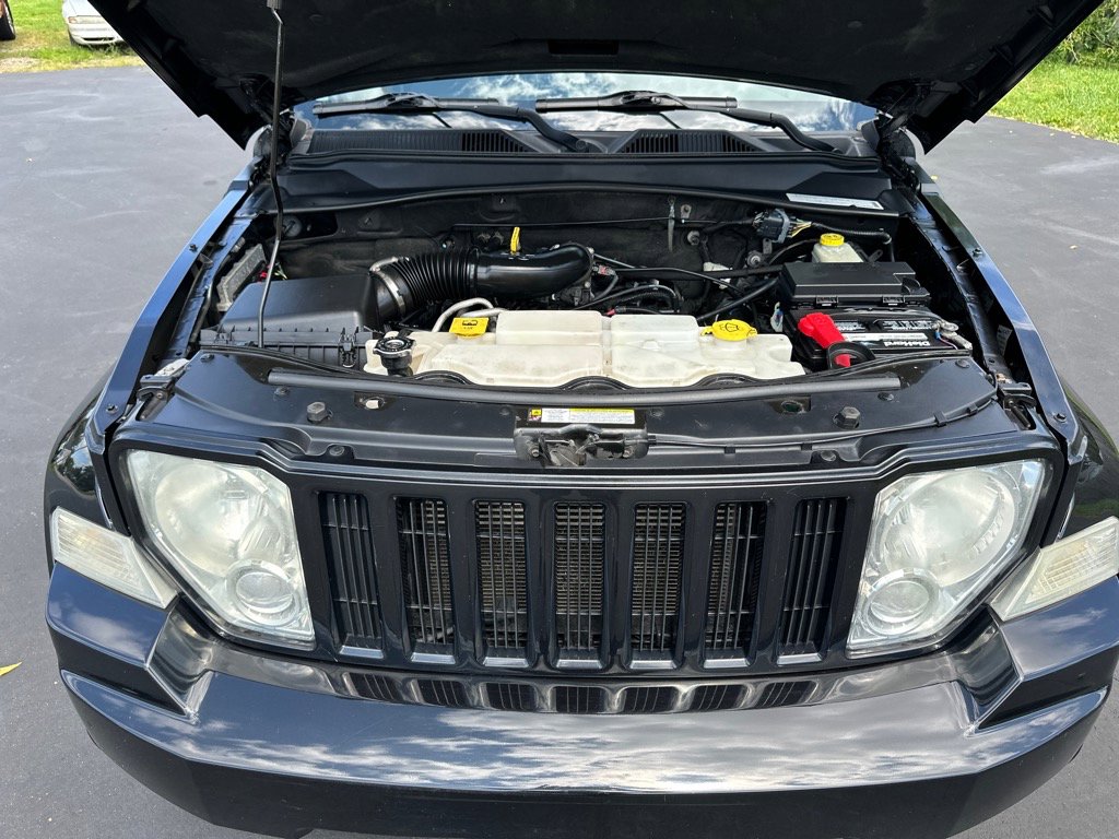 Used 2009 Jeep Liberty Sport image 13